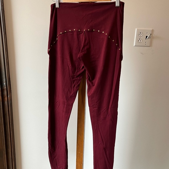 Maha Devi Design - Cherokee bamboo leggings with studs - Picture 3 of 6